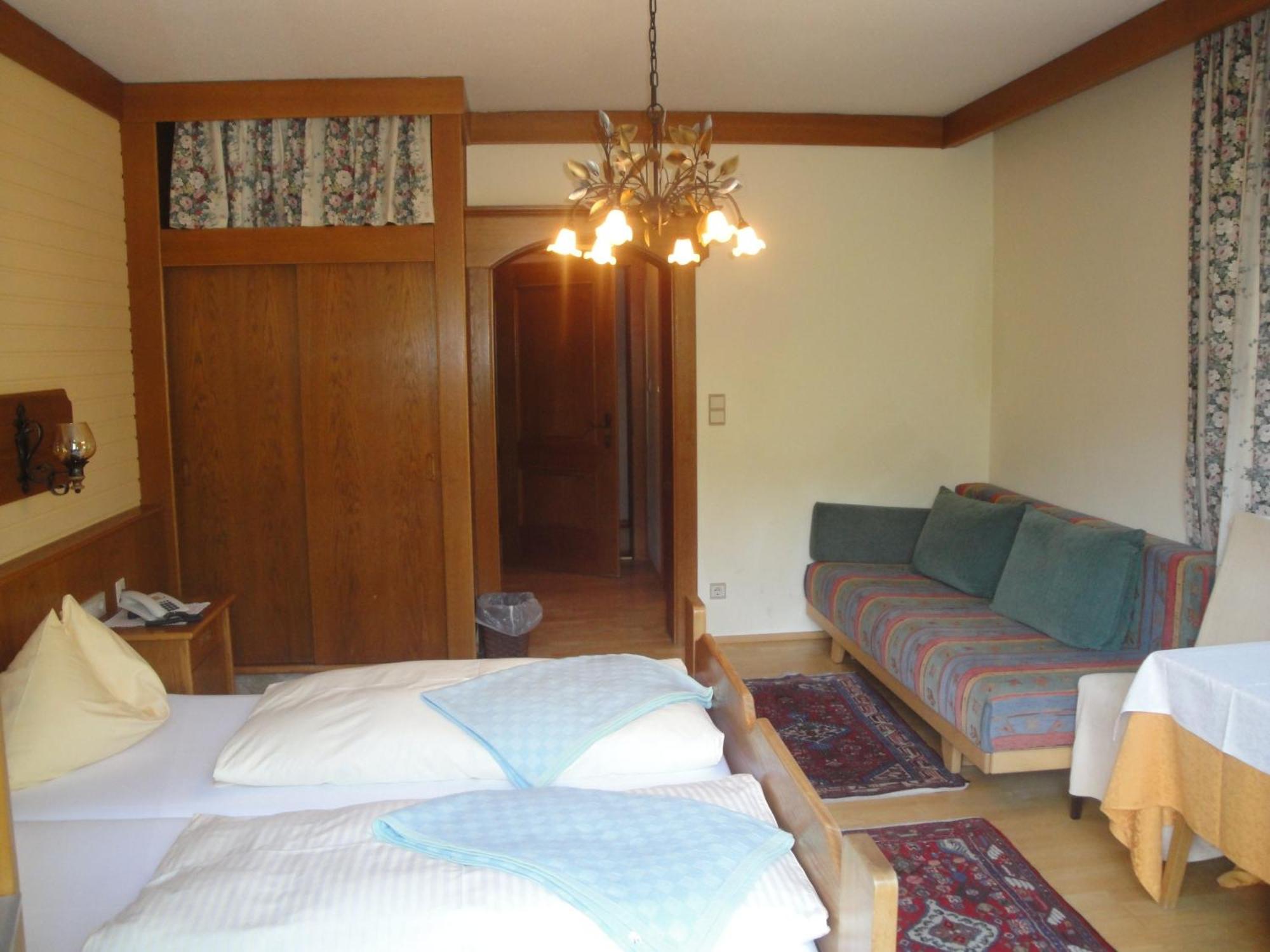 Pension & Appartement Steinwender Бад Кляйнкирххайм Экстерьер фото